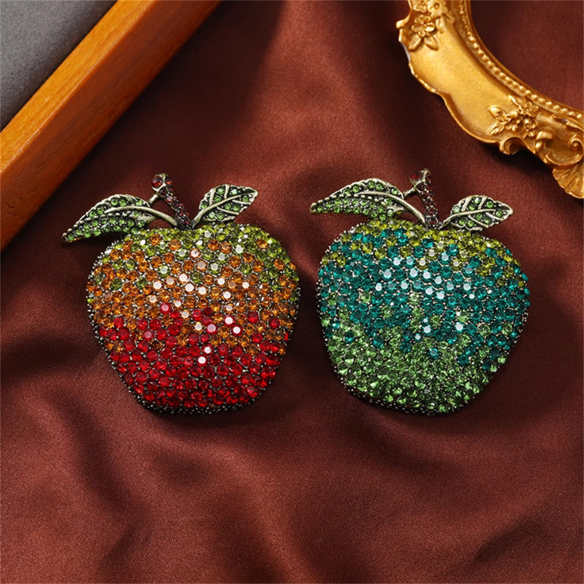 Literary Retro Apple Brooch Ha - огляд і ціна Eve Jewelry & Watches Distribuidor Oficial Rolex Buenos Aires